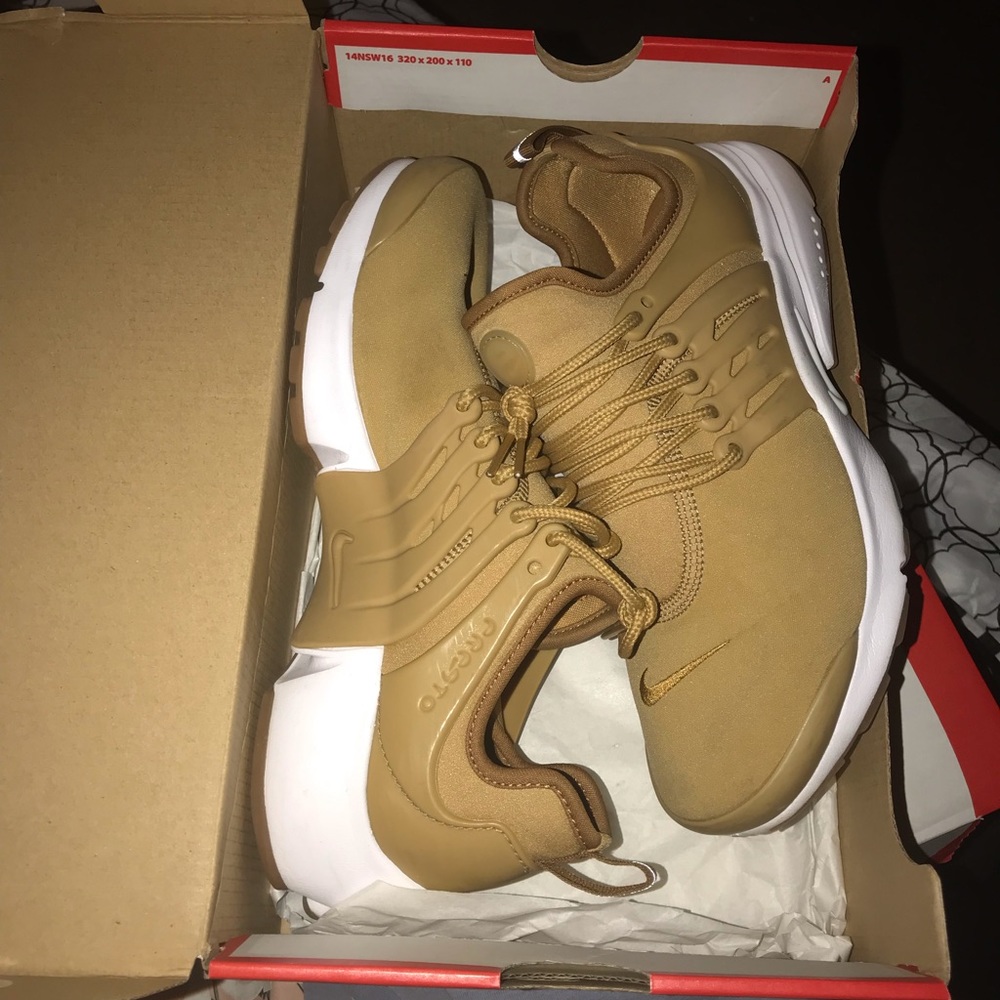 Worn a couple times.Good condition and cute